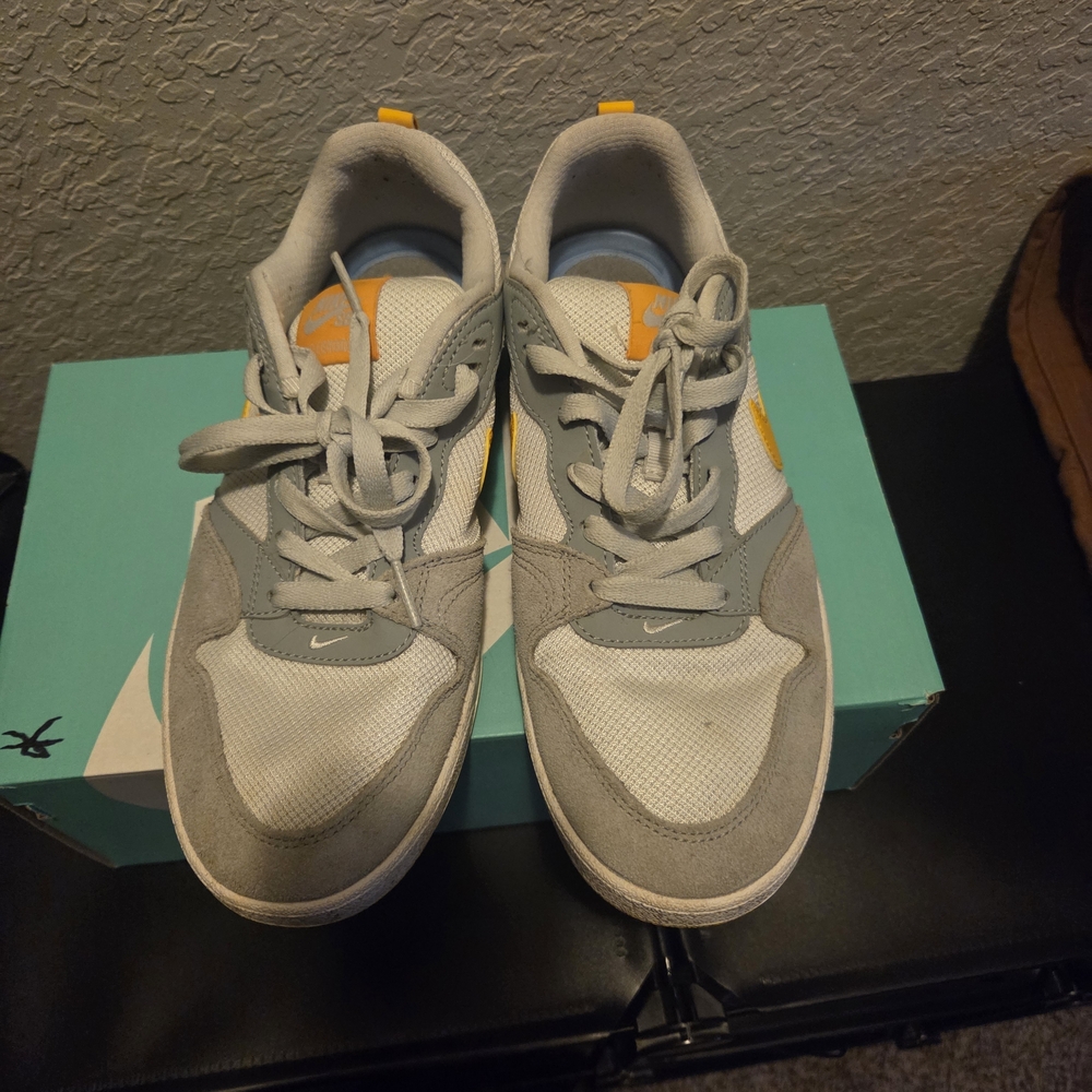Nike Sb Men's Gray And Yellow Sneakers View 3